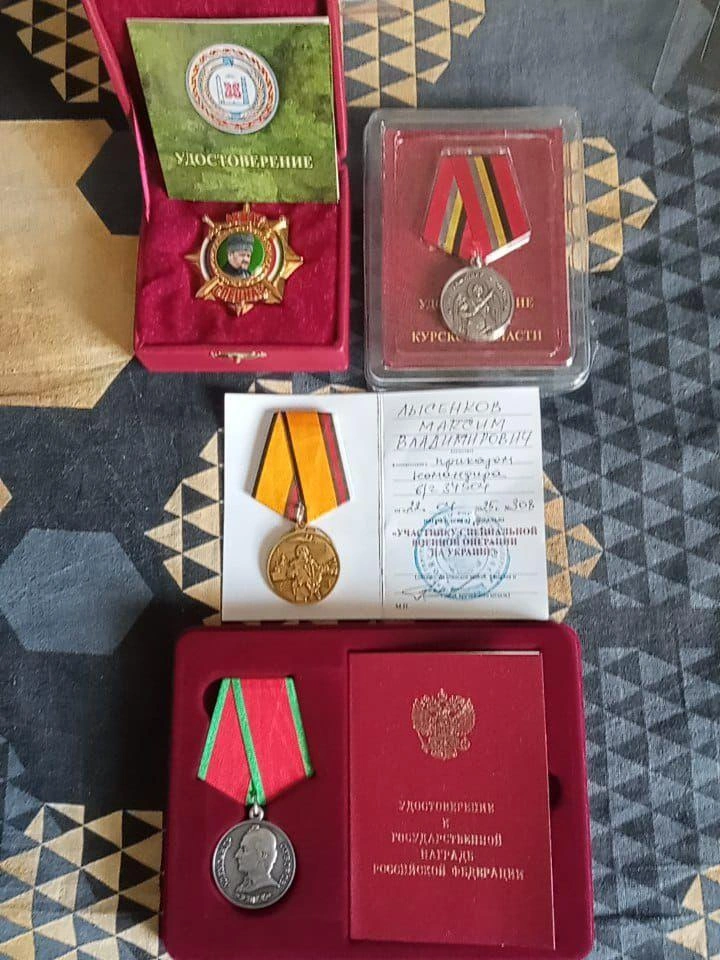 Со спецоперации Максим вернулся с тремя ранениями и медалями | Источник: Ирина Лысенкова