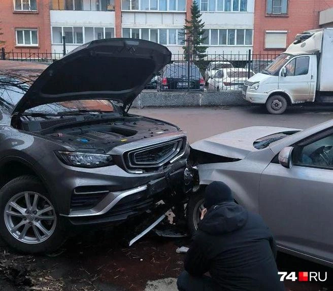 Выходной у владельцев этих машин не задался из-за пьяного соседа | Источник: читатель 74.RU