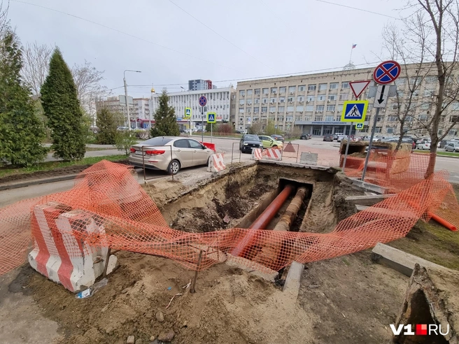 В «Концессиях теплоснабжения» заявили о замене девяти метров трубы | Источник: Константин Завриков / V1.RU