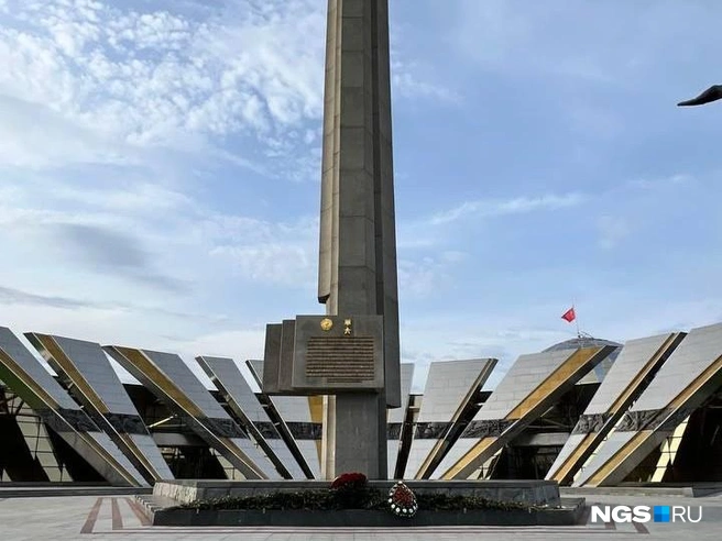 В городе много памятников и зданий советского наследия. Например, на фото&nbsp;— архитектурно-скульптурный комплекс «Минск&nbsp;— город-герой», открытый 8 мая 1985 года в честь 40-летия Победы в Великой Отечественной войне | Источник: Настасья Медведева / NGS.RU