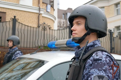 В Кирове росгвардейцы спасли лежавшего на дороге мужчину