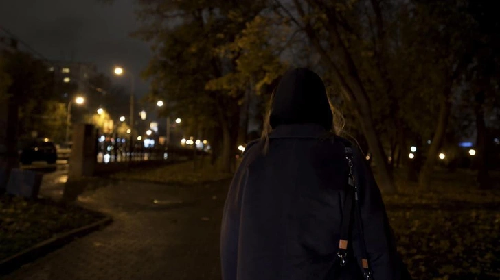 14-летняя школьница вдохновилась битцевским маньяком и стала убийцей: почему дети влюбляются в преступников? | Источник: Shutterstock/Fotodom.ru