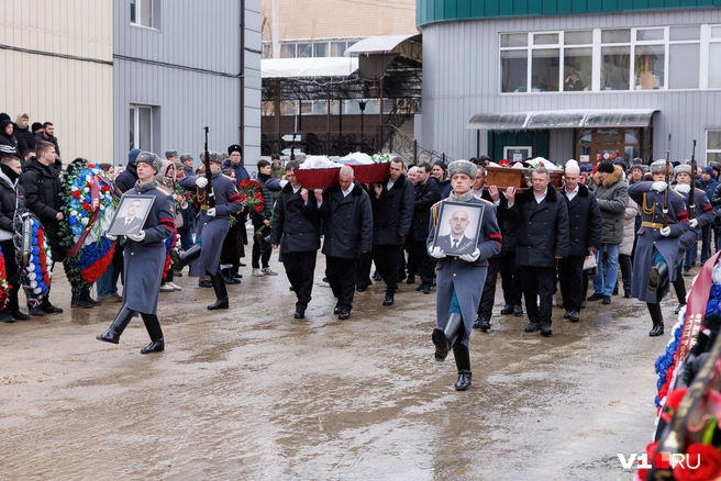 Похороны оперативников прошли в родном Красноармейском районе | Источник: Алексей Волхонский / V1.RU