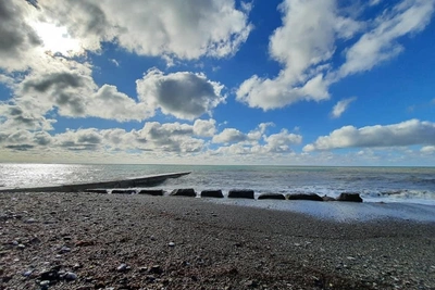 Виндсерфер попал в беду у берегов Сочи во время шторма