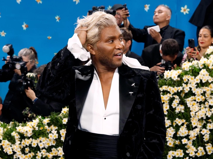 Лоу Роуч на Met Gala в 2025 году 