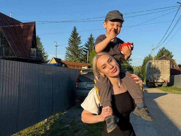 Настя живет в Новосибирке, работает врачом и учится в ординатуре | Источник: Анастасия Степашкина