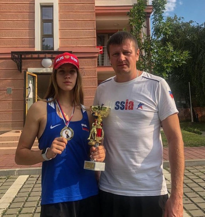 Фото с тренером | Источник: azaalinka / Instagram.com (деятельность запрещена в РФ)