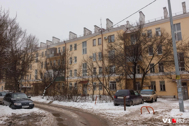 Квартира когда-то была гостиницей для офицеров Минобороны | Источник: Алексей Волхонский / V1.RU