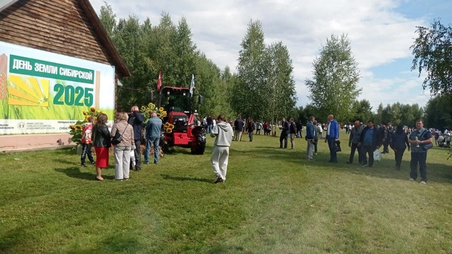 На аграрном празднике проходят выставки и спортивные состязания | Источник: nso.ru