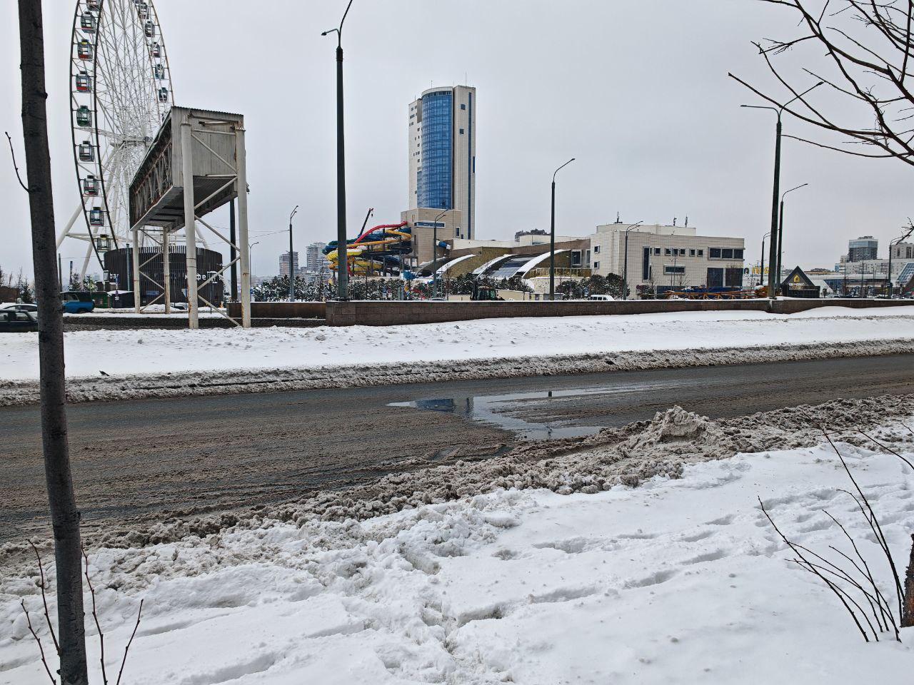 У башен-гостиниц появилась течь с неприятным запахом. «Водоканал» объяснил причину