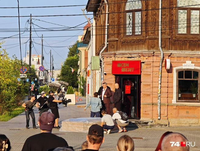 На наблюдатели всё равно стоят достаточно близко | Источник: читатель 74.RU