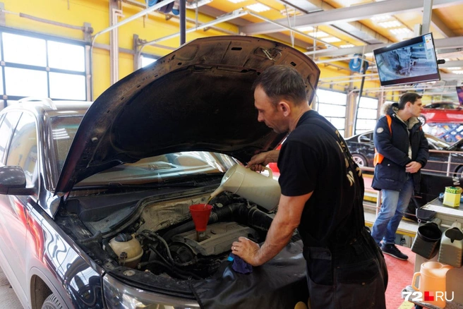 Рост цен фиксируют и на небольших СТО, и в дилерских центрах | Источник: Ирина Шарова / 72.RU