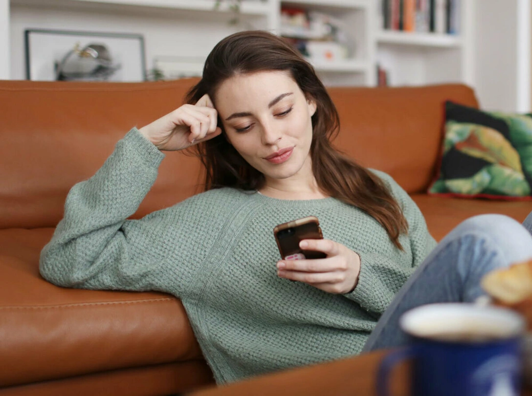 4 типа женщин, которым противопоказаны соцсети | marieclaire.ru