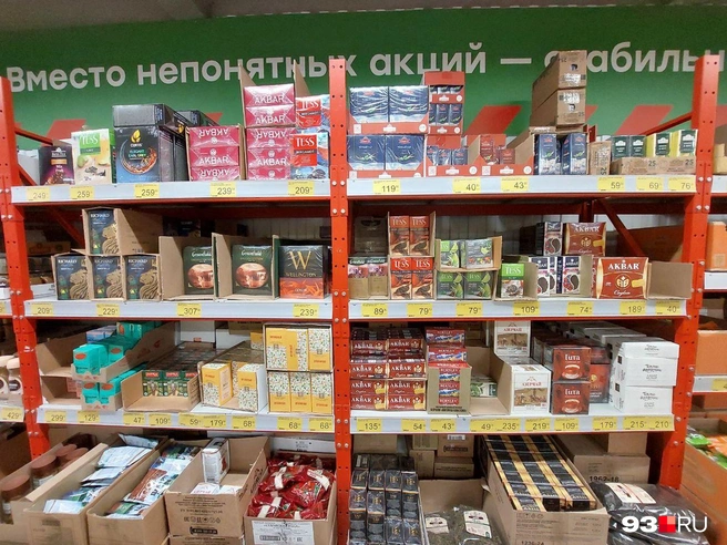 В продаже известные марки чая — Tess или Greenfield | Источник: Екатерина Железнова / 93.RU