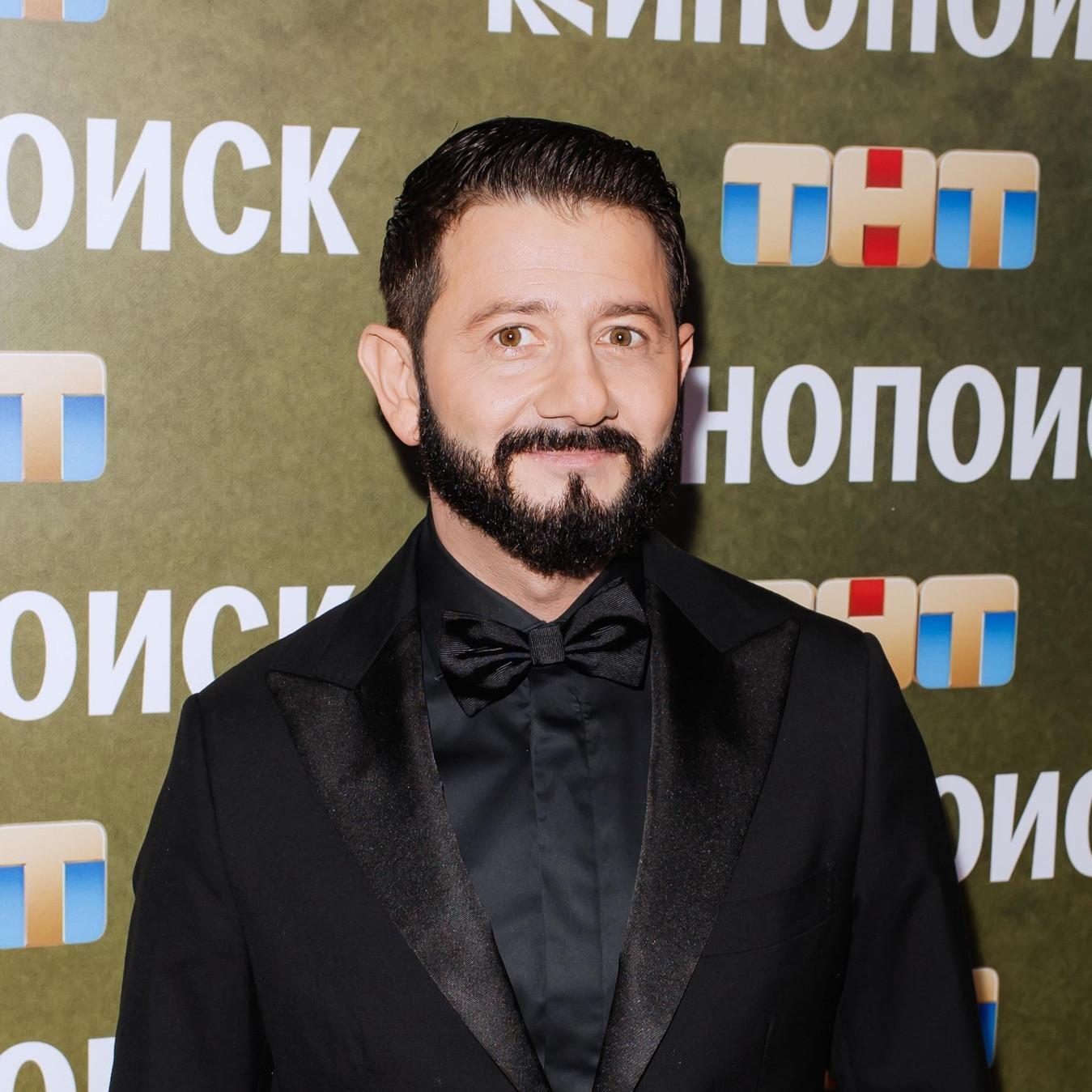 Как изменился Михаил Галустян после развода: от образа бабушки в КВН до накачанного мачо