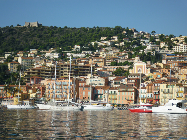 Как живет тайная любовь князя Монако: фото роскошной виллы и ее окрестностей