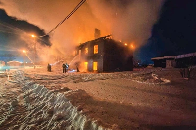 Firefighters battle large blaze overnight in Arkhangelsk region