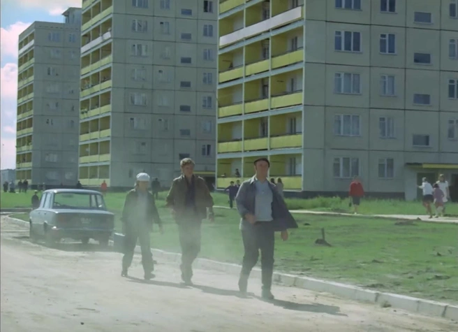 В фильме мелькают дома № 97, 101, 103, 105 на Ленинградском проспекте | Источник: кадр из фильма «Афоня» (12+), реж. Георгий Данелия, киностудия «Мосфильм», 1975 год