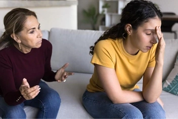 «Мой парень должен был жениться на моей сестре?»: необычную историю читательницы комментирует психолог