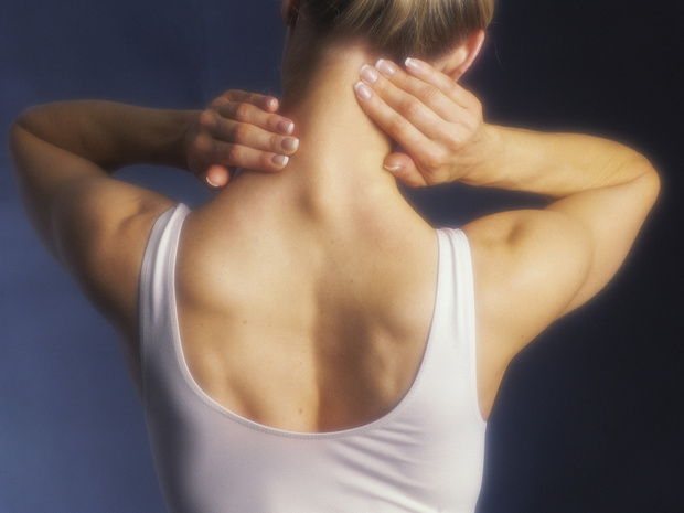 Фото №1 - Советы остеопата: как убрать холку на шее
