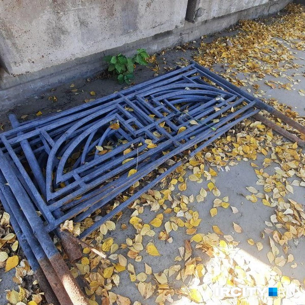 Ограждение аккуратно сложено | Источник: Виктор Лучкин / «ИрСити»