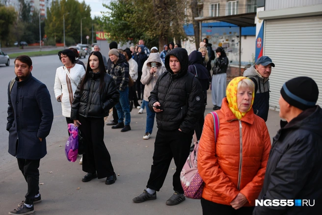 Ежедневный квест — попасть в автобус | Источник: Евгений Софийчук / NGS55.RU