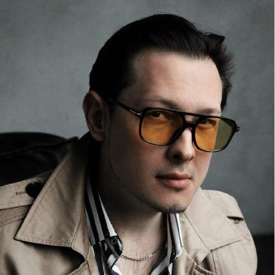 <p>Денис Новиков</p>