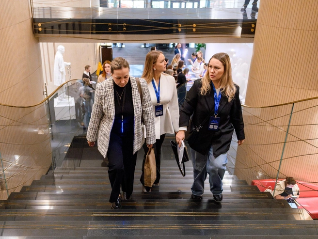 Всё больше гостей заходило в Hyatt Regency | Источник: Максим Комаров / Городские порталы