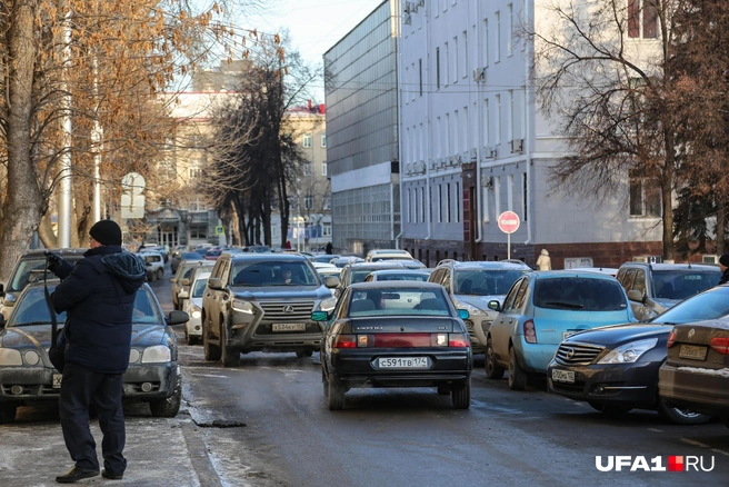 Уважаемый, ну не под кирпич же!