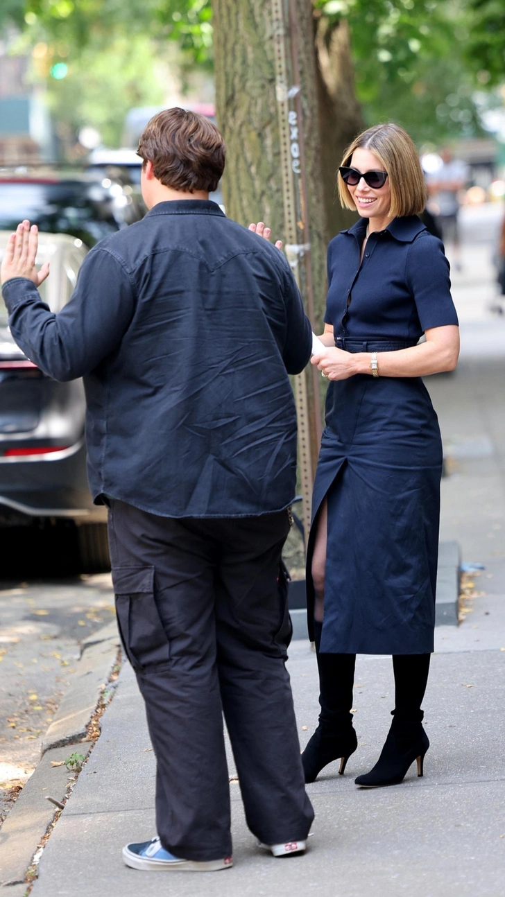 Веб-порноның алдында мастурбация жасау