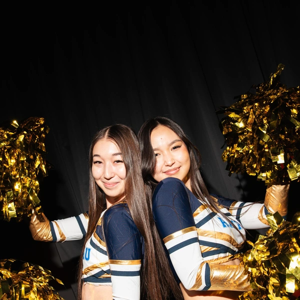 Cheerleaders AlmaU