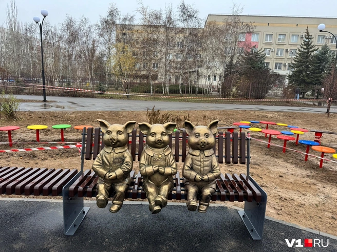 Арт-объект украшает детскую площадку | Источник: читатели V1.RU
