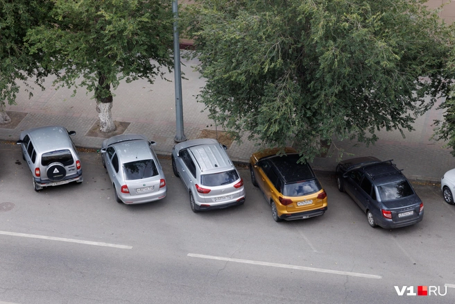 Одна из целей чиновников — освободить центр города от индивидуального транспорта | Источник: Алексей Волхонский / V1.RU