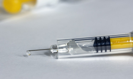 Дефицита не будет. В Ленобласть привезли новую небольшую партию вакцины, до 20 апреля ждут еще 23 тысячи доз