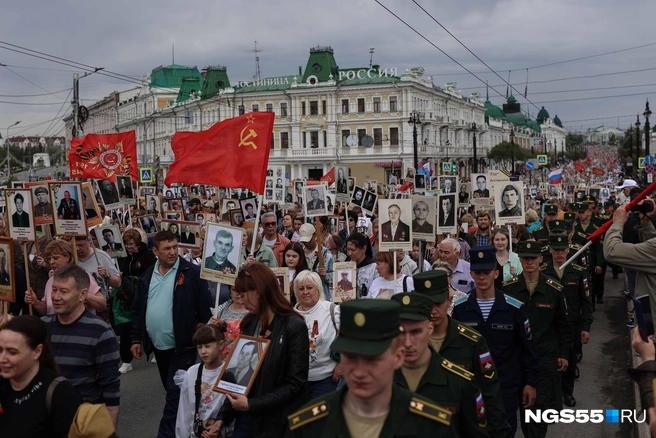 «Бессмертный полк» жители города ждали несколько лет | Источник: Евгений Софийчук / NGS55.RU