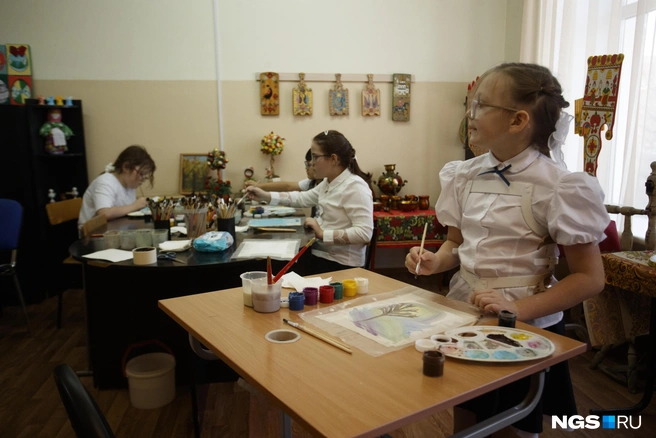 После обеда дети вернулись на кружки и секции | Источник: Андрей Бортко / NGS.RU