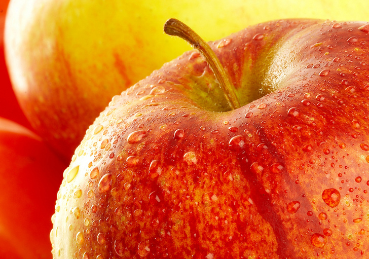 Регулярно употребляя в пищу яблоки с кожурой, мы защищаем себя от рака