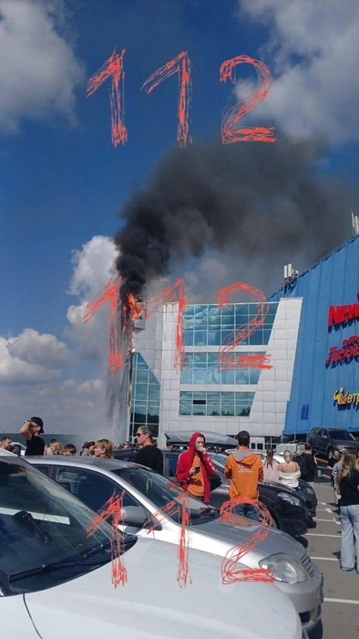 Пожар на фасаде ТЦ «Лапландия» | Источник: www.city-n.ru