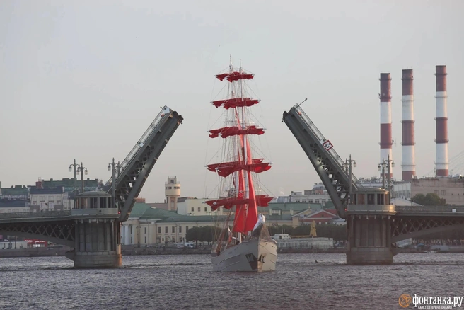 Мосты в центре разведут вечером для «Алых парусов» | Источник: Валентин Егоршин / FONTANKA.RU