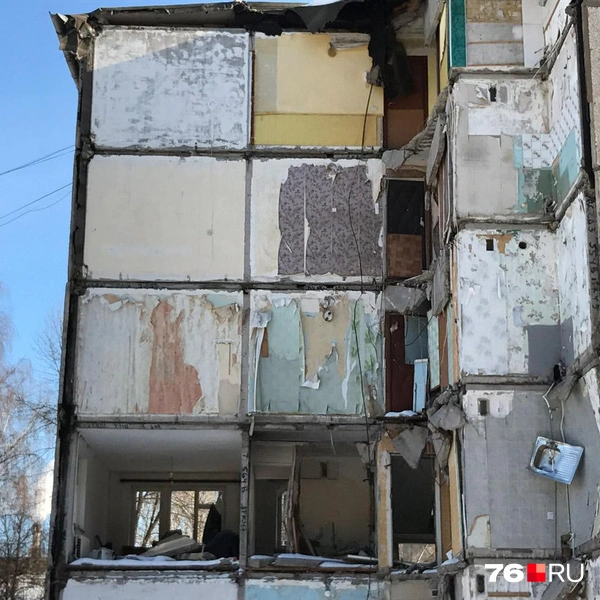 Дыра в доме проходила насквозь | Источник: Валерия Шилова / 76.RU