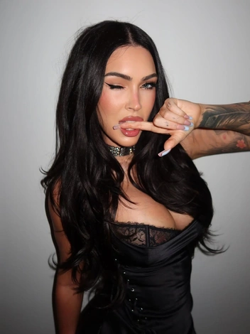 Источник: meganfox / Instagram (экстремистская организация, деятельность запрещена на территории РФ)