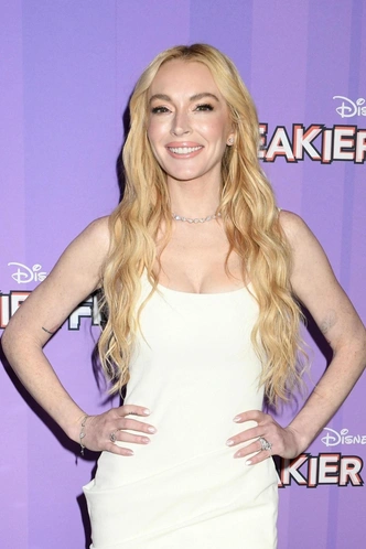 Главный амбассадор Disney: Линдси Лохан появилась на премьере «Чумовая пятница-2» | marieclaire.ru