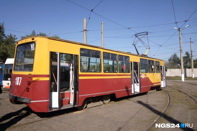 Этот вагон выставили для демонстрации системы светодиодного освещения