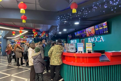 Толпы екатеринбуржцев в торговых центрах во время каникул