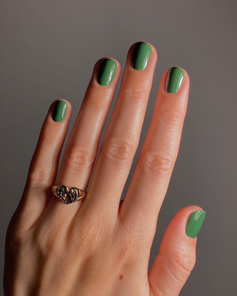 Маникюр в зеленых оттенках: 9 модных идей для длинных и коротких ногтей