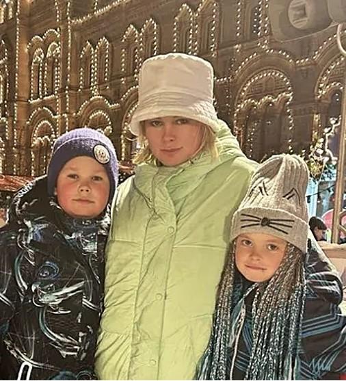 Евгения Осипова с детьми в 2022 году | Источник: Соцсети