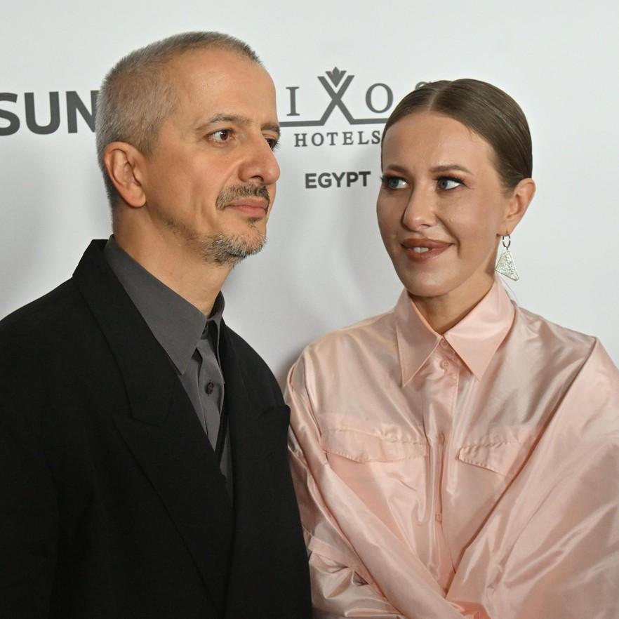 Актеры обратились к министру культуры с требованием убрать Богомолова с должности ректора Школы-студии МХАТ  — полный текст