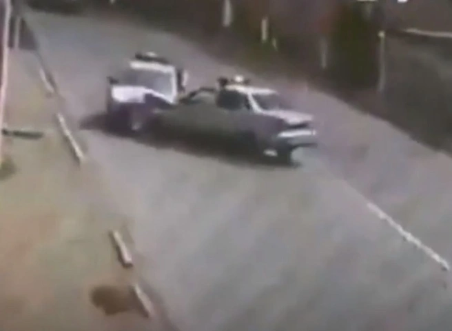 В Назрани во время погони за нарушителем столкнулись два автомобиля ДПС (видео) | ya62.ru