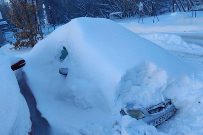 Брошенную «Мазду» в Новосибирске могут эвакуировать