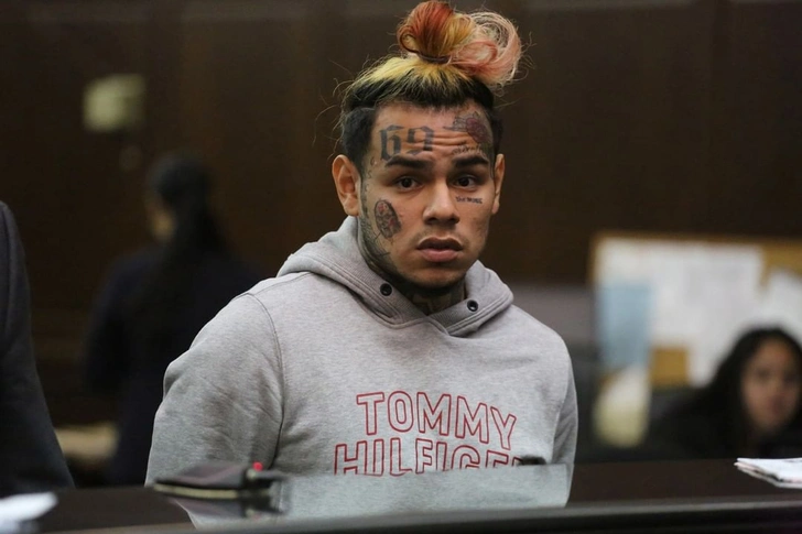 Рэпер Текаши 6ix9ine возвращается домой из тюрьмы